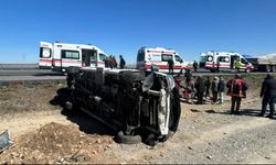 Afyonkarahisar'da tır ile minibüs çarpıştı: 11 yaralı