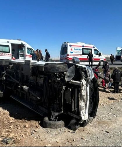 Afyonkarahisar'da tır ile minibüs çarpıştı: 11 yaralı