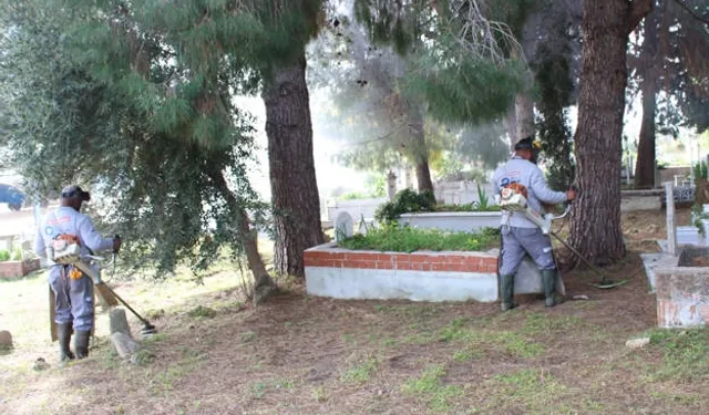 Antlaya mezarlıklarında bakım onarım çalışması