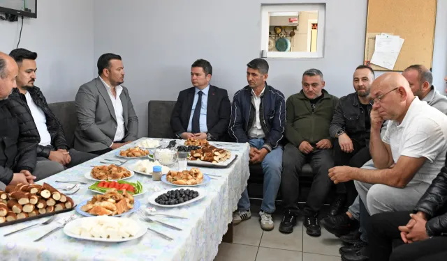 Başkan Aydın taksici esnafı ile kahvaltı yaptı