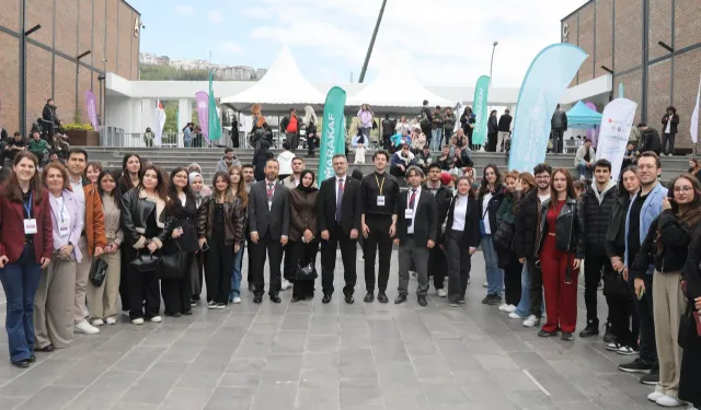 BTÜ Marmara Kariyer Fuarı'nda büyük ilgi gördü