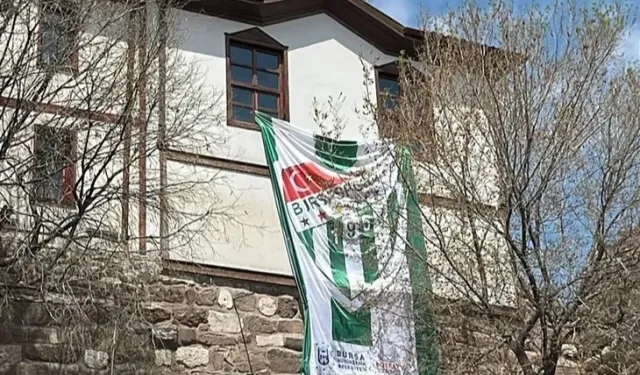 Bursaspor bayrağı Ankara Bursa Evi’nde