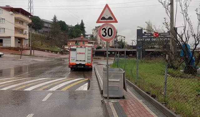 KBB trafik ve yol levhalarının onarımı yapılıyor
