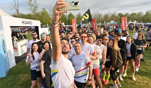 Maratonda akıllı saatiyle derece yakaladı