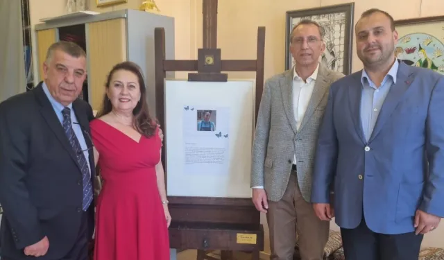  “Mavi Kelebek” mozaik sergisi Paris’te sanatseverlerle buluştu