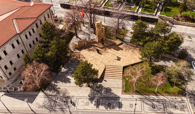 Sivas'ta Atatürk Anıtı'na çevre düzenlemesi