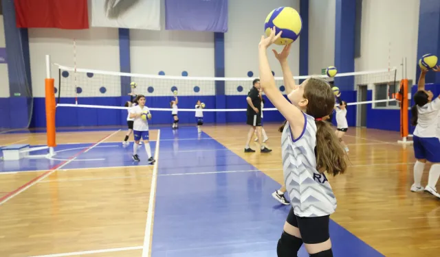 İstanbul Büyükşehir on binlerce çocuğu sporla buluşturuyor