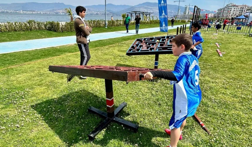İzmirli minikler Hentbol Şenliği’nde buluştu