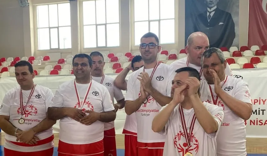Özel çocuklar altın madalyaları Ayvalık’a getirdi