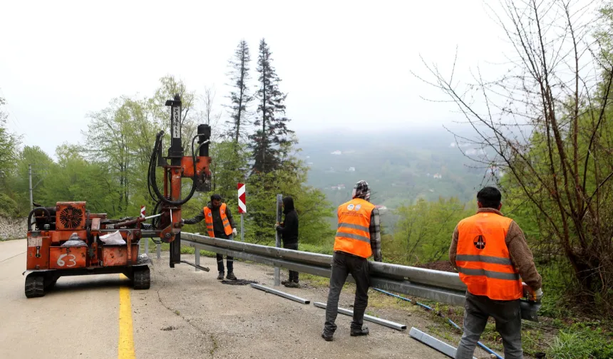 Sakarya Taşyatak’ta çelik bariyer montajı tamam