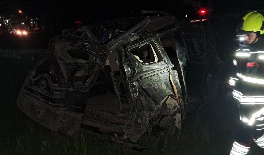 Balıkesir'de otomobil şarampole devrildi: 1 ölü, 6 yaralı