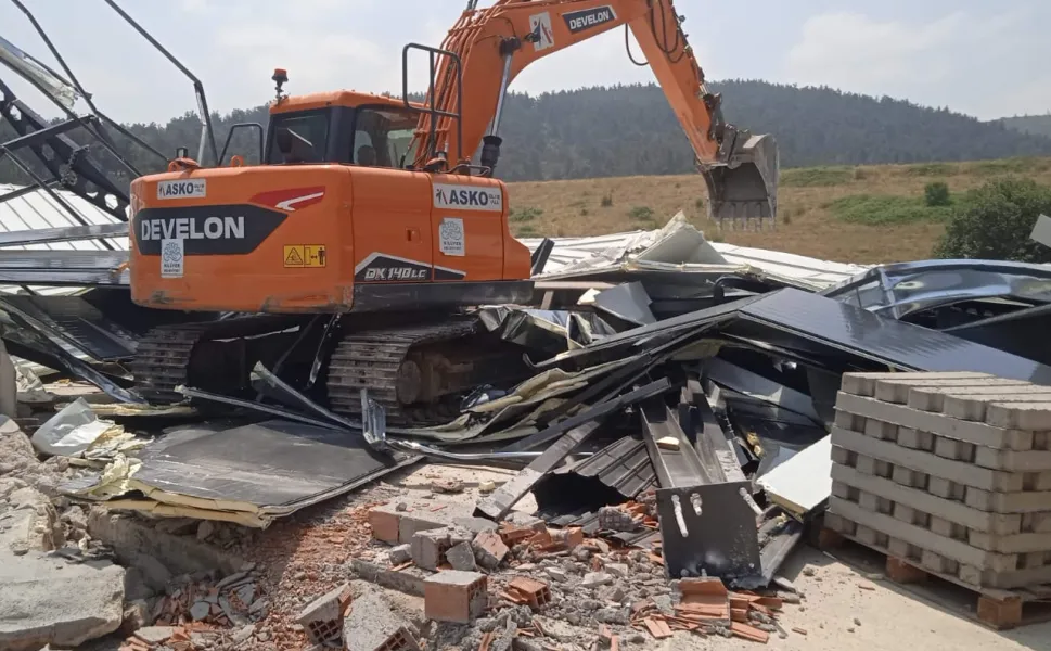 Bursa Kayapa’da kaçak fabrika yıkıldı