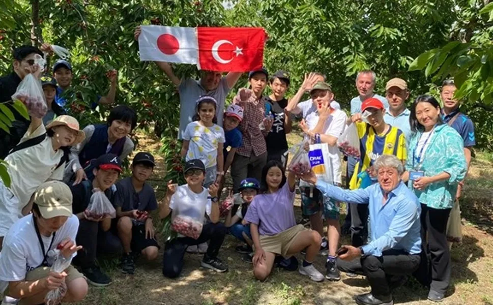 Denizli Büyükşehir’in kültür köprüsü kirazla kuruldu