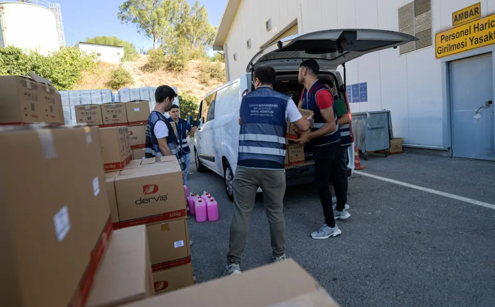 İzmir Büyükşehir'den okullara hijyen seti desteği